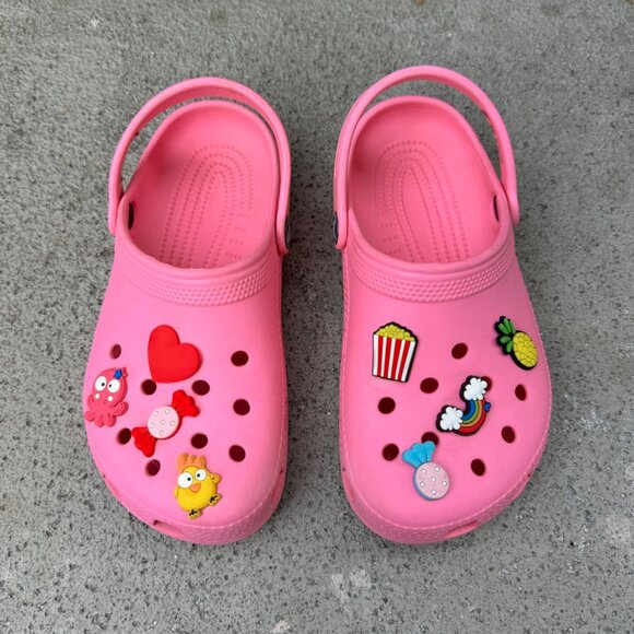 CROCS Classic Pink Clogs With Charms Girls 2 J2 Lightweight Slip On Water Shoes - Picture 2 of 11